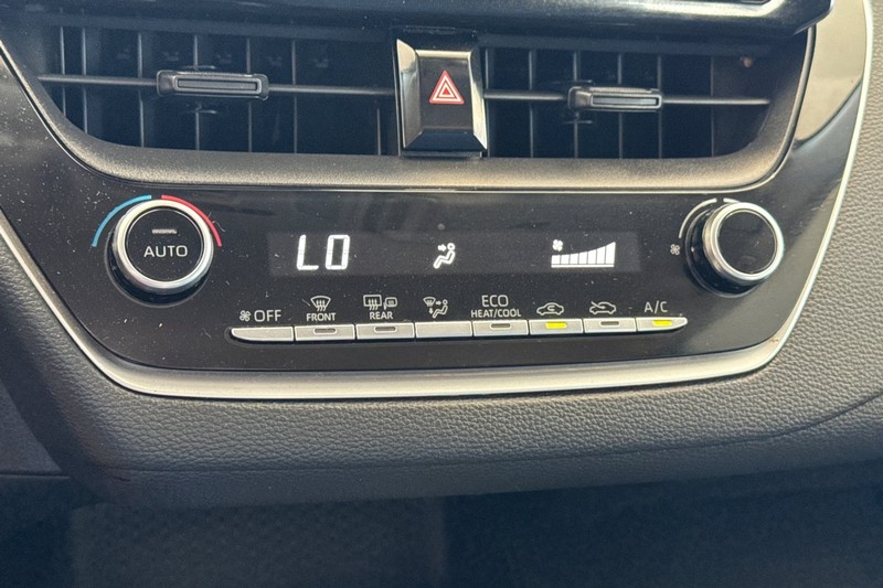 Toyota Corolla Vehicle Full-screen Gallery Image 27