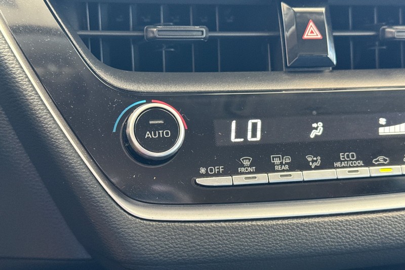 Toyota Corolla Vehicle Full-screen Gallery Image 28