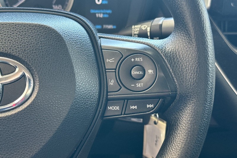 Toyota Corolla Vehicle Full-screen Gallery Image 36