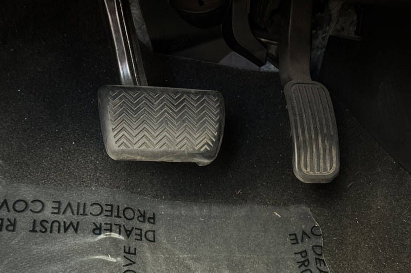 Toyota Corolla Vehicle Full-screen Gallery Image 43