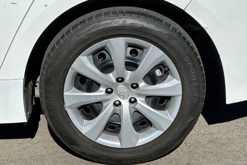 Toyota Corolla Vehicle Full-screen Gallery Image 44