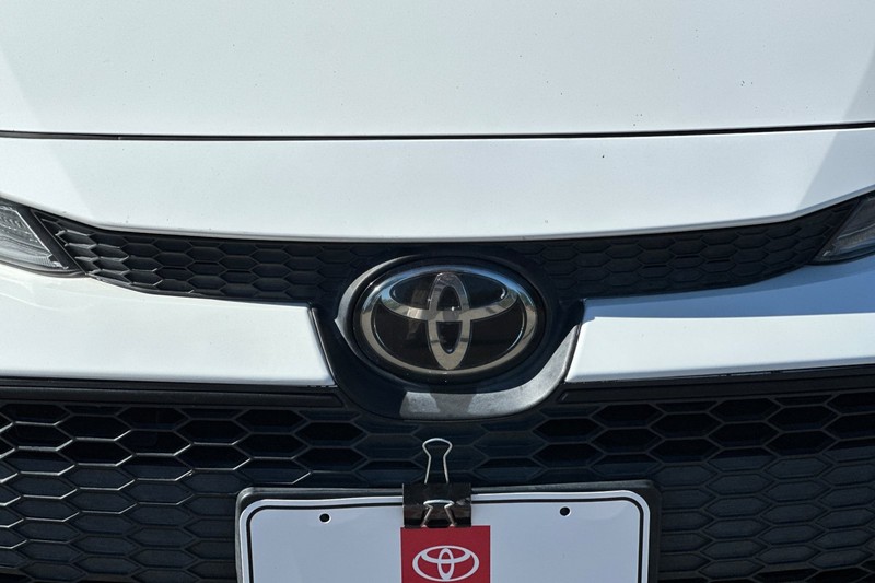 Toyota Corolla Vehicle Full-screen Gallery Image 46