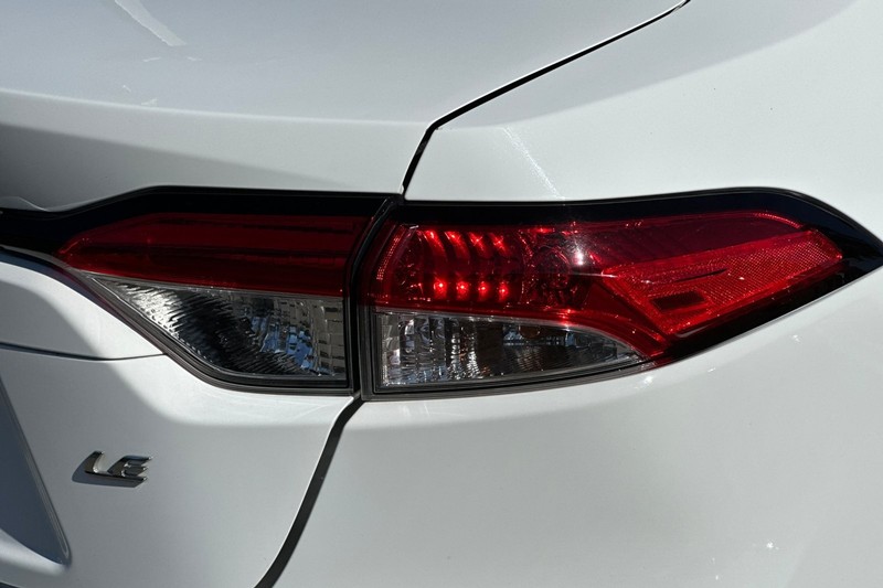 Toyota Corolla Vehicle Full-screen Gallery Image 49