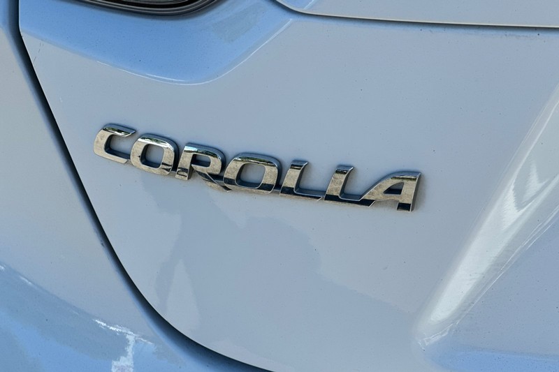 Toyota Corolla Vehicle Full-screen Gallery Image 50
