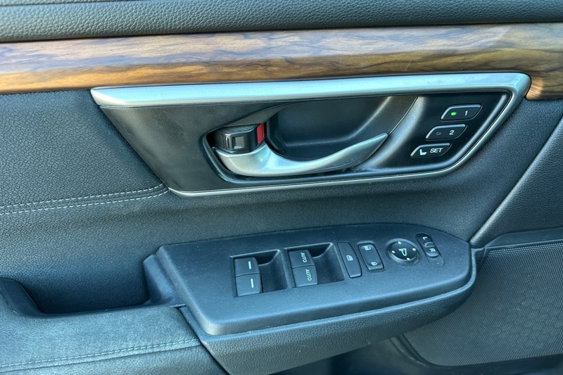 Honda CR-V Hybrid Vehicle Full-screen Gallery Image 11