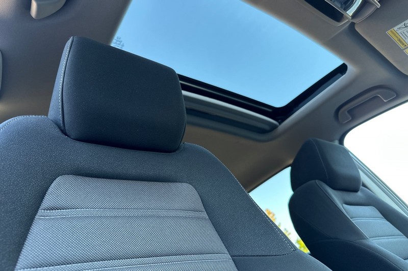 Honda CR-V Hybrid Vehicle Full-screen Gallery Image 20