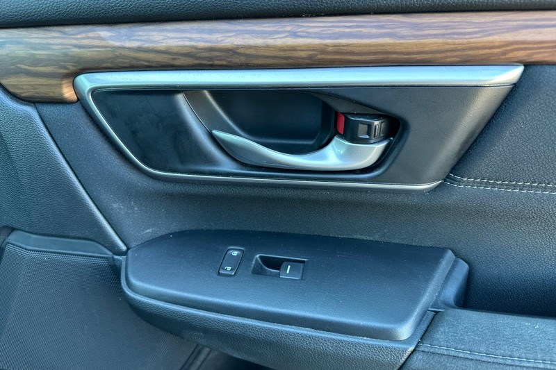 Honda CR-V Hybrid Vehicle Full-screen Gallery Image 21