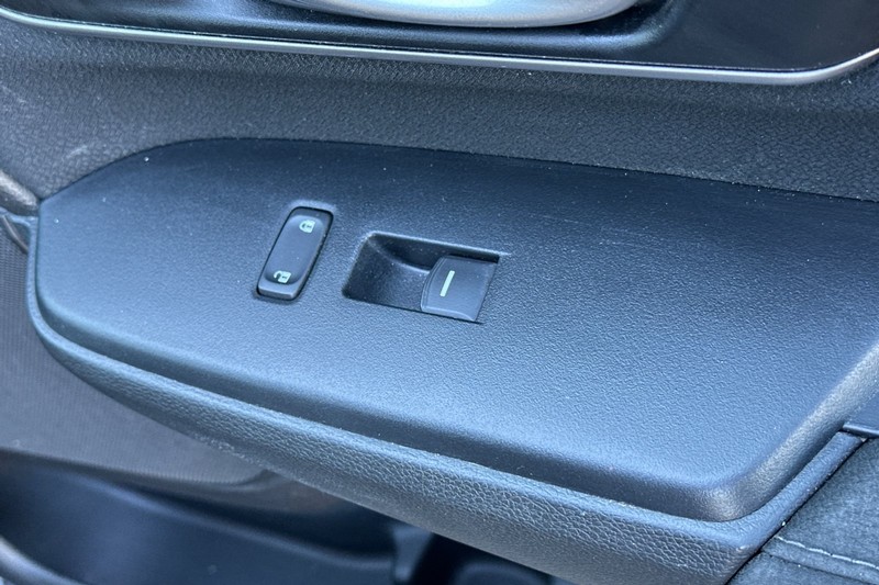 Honda CR-V Hybrid Vehicle Full-screen Gallery Image 22
