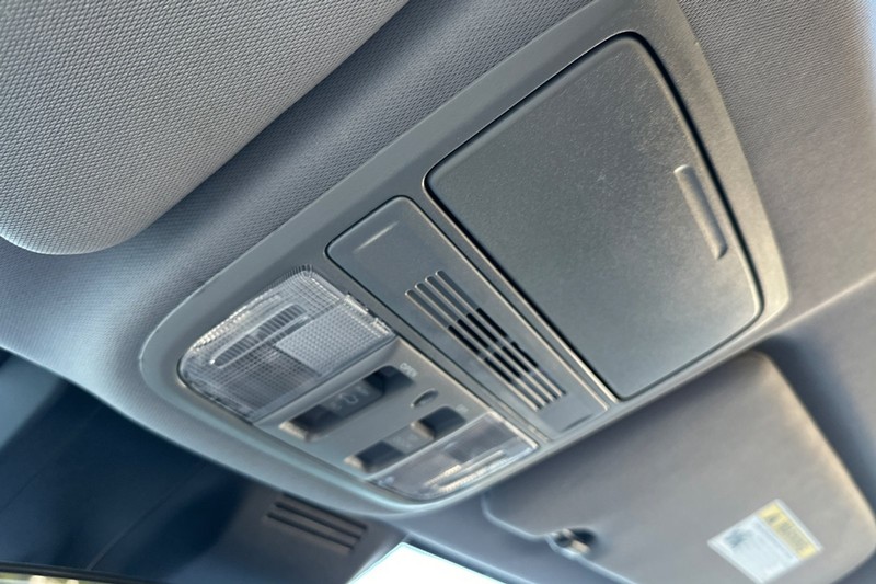 Honda CR-V Hybrid Vehicle Full-screen Gallery Image 24