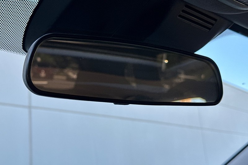 Honda CR-V Hybrid Vehicle Full-screen Gallery Image 25