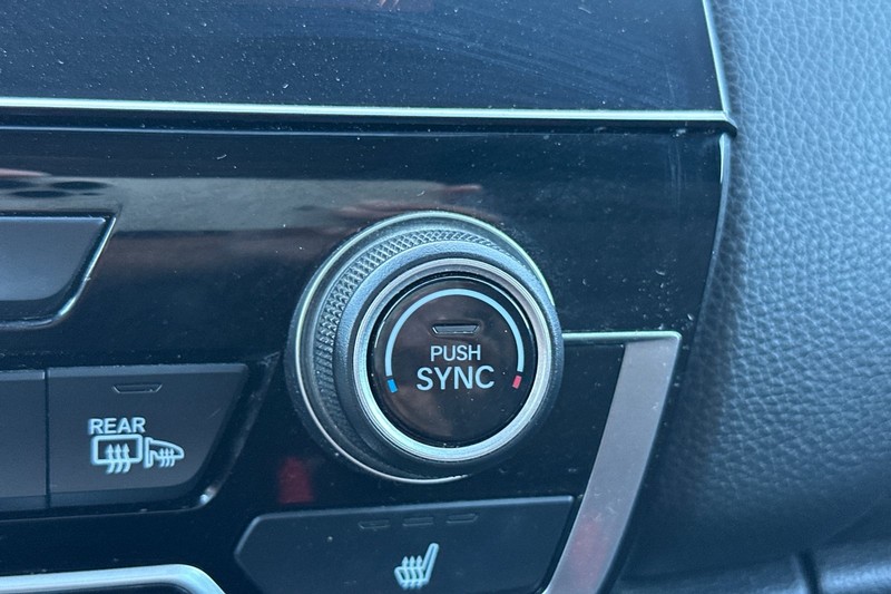 Honda CR-V Hybrid Vehicle Full-screen Gallery Image 30