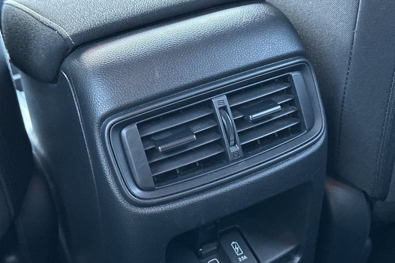 Honda CR-V Hybrid Vehicle Full-screen Gallery Image 41