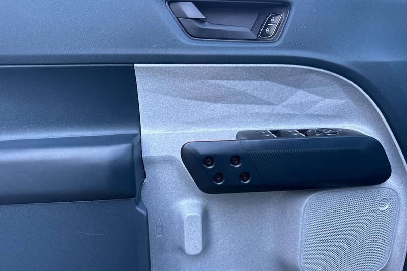 Ford Maverick Vehicle Full-screen Gallery Image 11