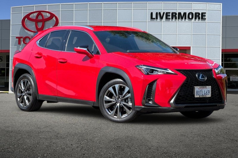 Lexus UX Vehicle Full-screen Gallery Image 02