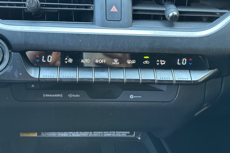 Lexus UX Vehicle Full-screen Gallery Image 28