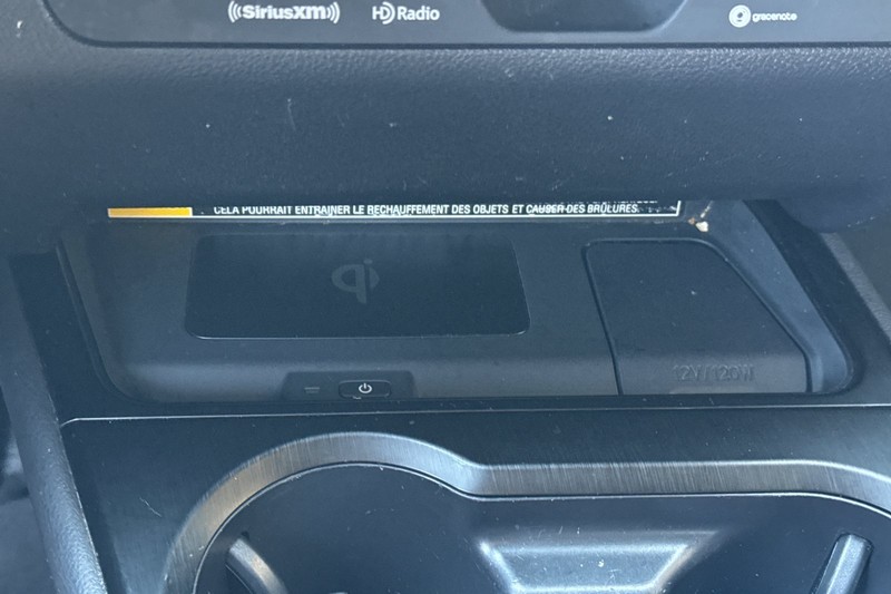 Lexus UX Vehicle Full-screen Gallery Image 31