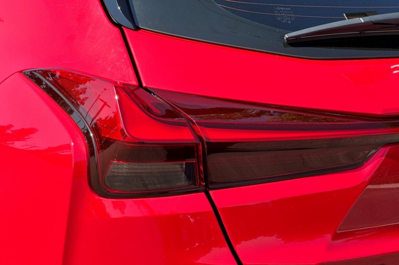 Lexus UX Vehicle Full-screen Gallery Image 48