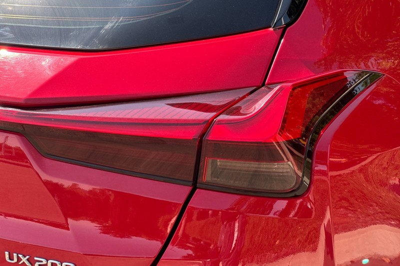 Lexus UX Vehicle Full-screen Gallery Image 50