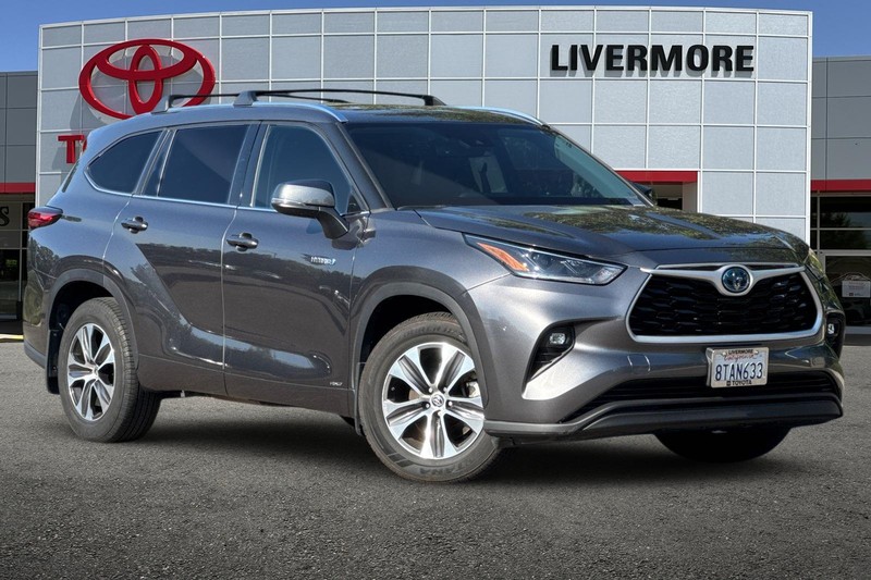 Toyota Highlander Hybrid Vehicle Full-screen Gallery Image 02