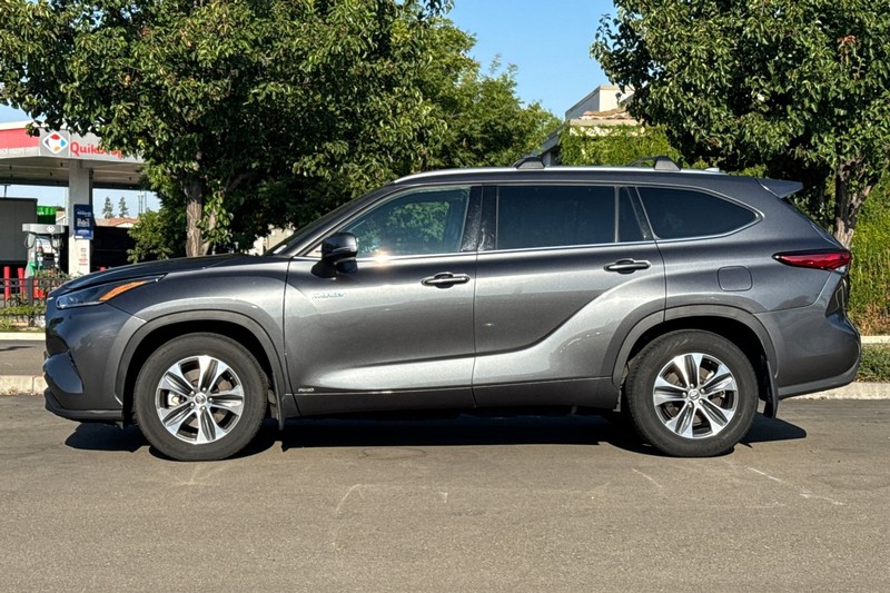 Toyota Highlander Hybrid Vehicle Full-screen Gallery Image 07