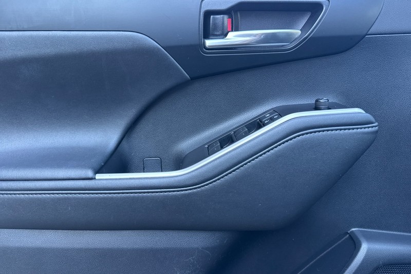Toyota Highlander Hybrid Vehicle Full-screen Gallery Image 11