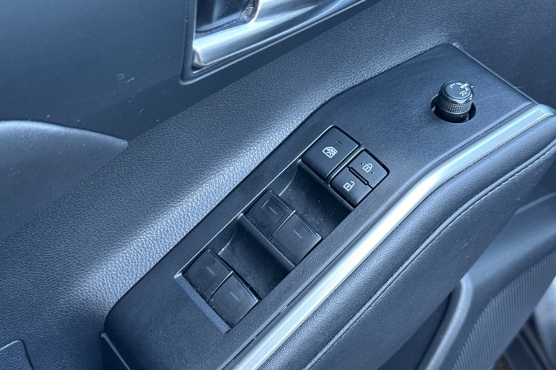 Toyota Highlander Hybrid Vehicle Full-screen Gallery Image 12