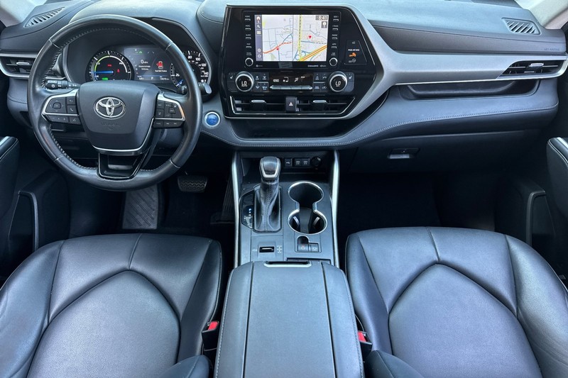 Toyota Highlander Hybrid Vehicle Full-screen Gallery Image 15