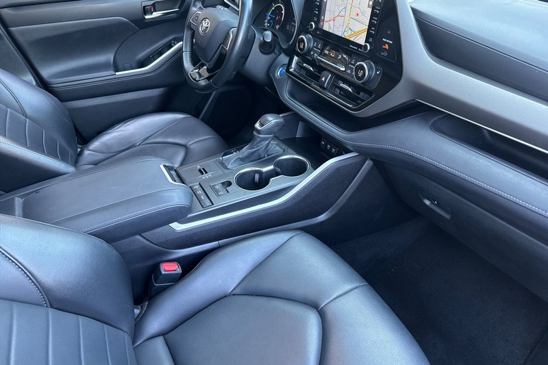 Toyota Highlander Hybrid Vehicle Full-screen Gallery Image 20