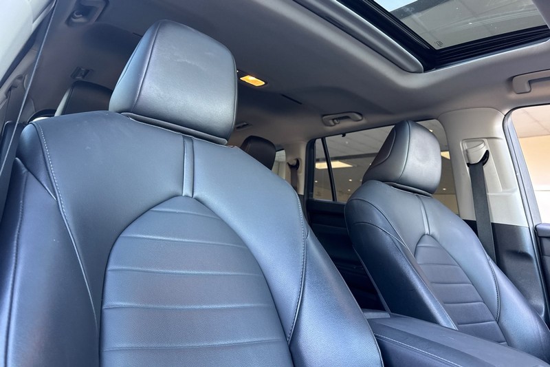 Toyota Highlander Hybrid Vehicle Full-screen Gallery Image 21