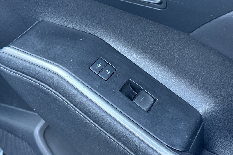 Toyota Highlander Hybrid Vehicle Full-screen Gallery Image 23