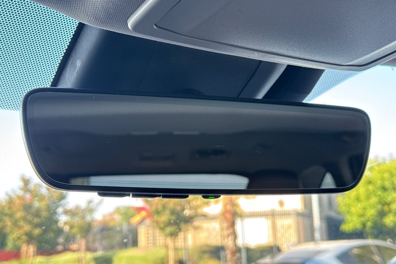 Toyota Highlander Hybrid Vehicle Full-screen Gallery Image 26