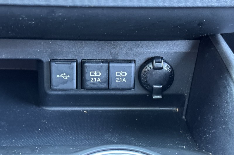 Toyota Highlander Hybrid Vehicle Full-screen Gallery Image 32