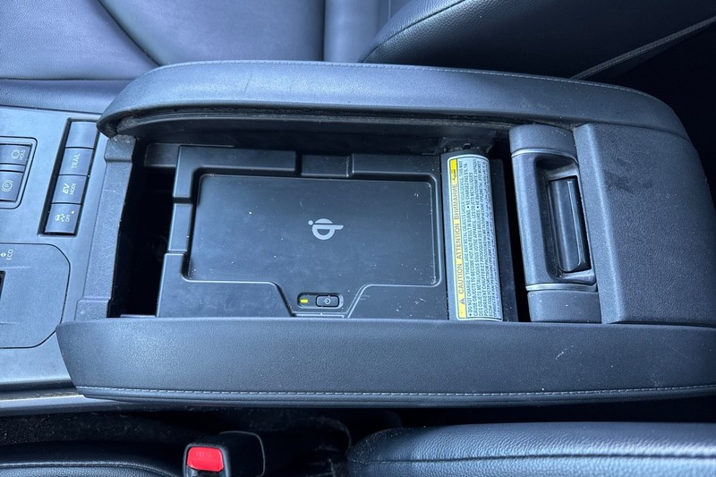 Toyota Highlander Hybrid Vehicle Full-screen Gallery Image 34