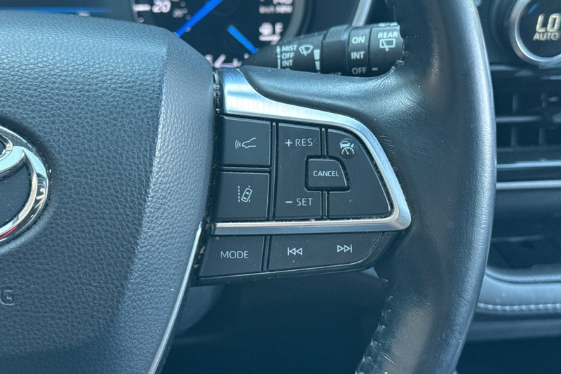 Toyota Highlander Hybrid Vehicle Full-screen Gallery Image 40
