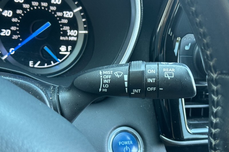 Toyota Highlander Hybrid Vehicle Full-screen Gallery Image 41