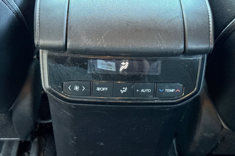 Toyota Highlander Hybrid Vehicle Full-screen Gallery Image 45