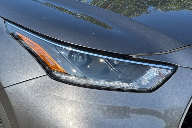 Toyota Highlander Hybrid Vehicle Full-screen Gallery Image 49