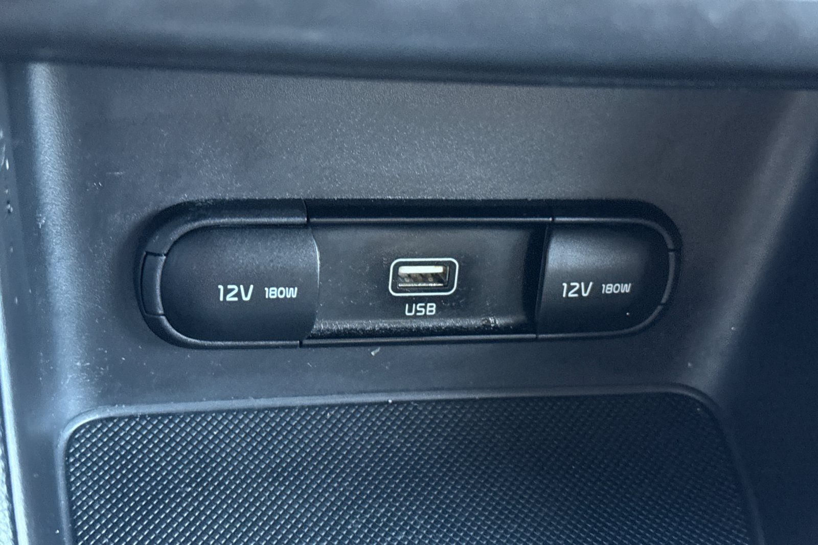 Kia Sportage Vehicle Full-screen Gallery Image 31
