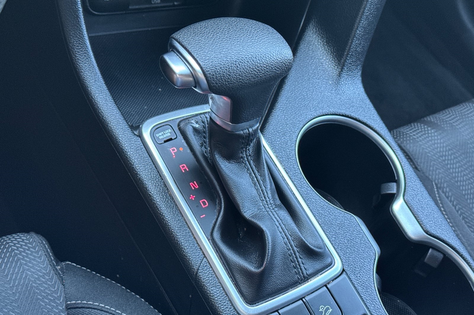 Kia Sportage Vehicle Full-screen Gallery Image 33