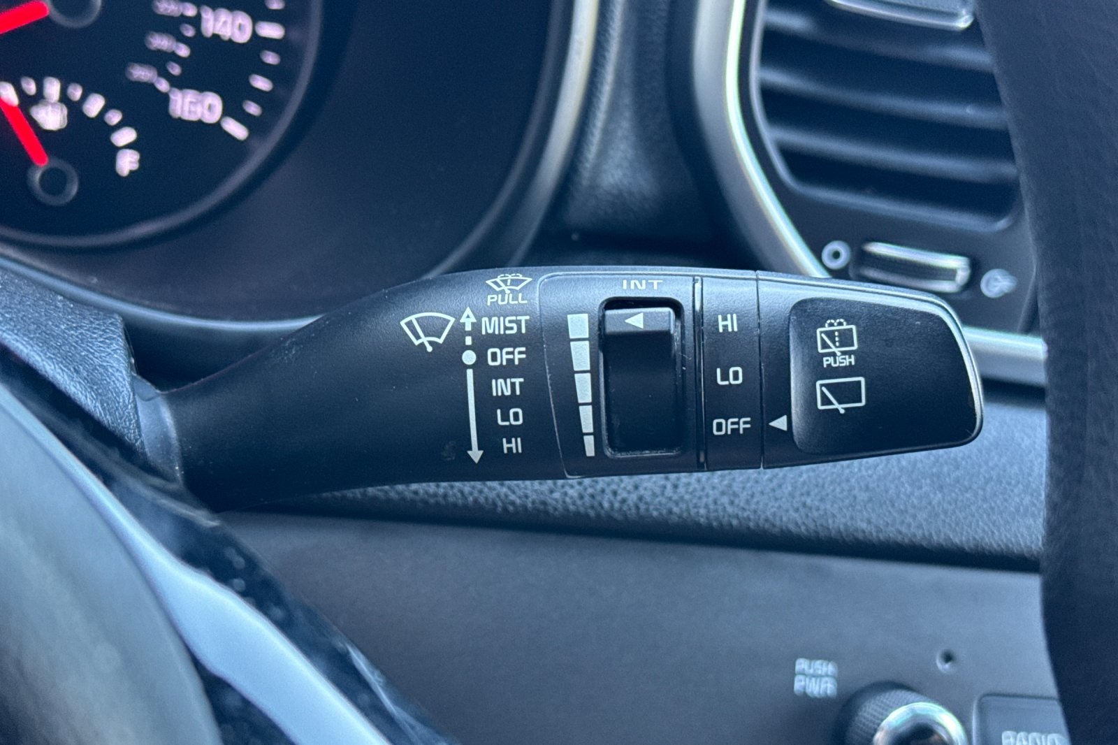 Kia Sportage Vehicle Full-screen Gallery Image 38