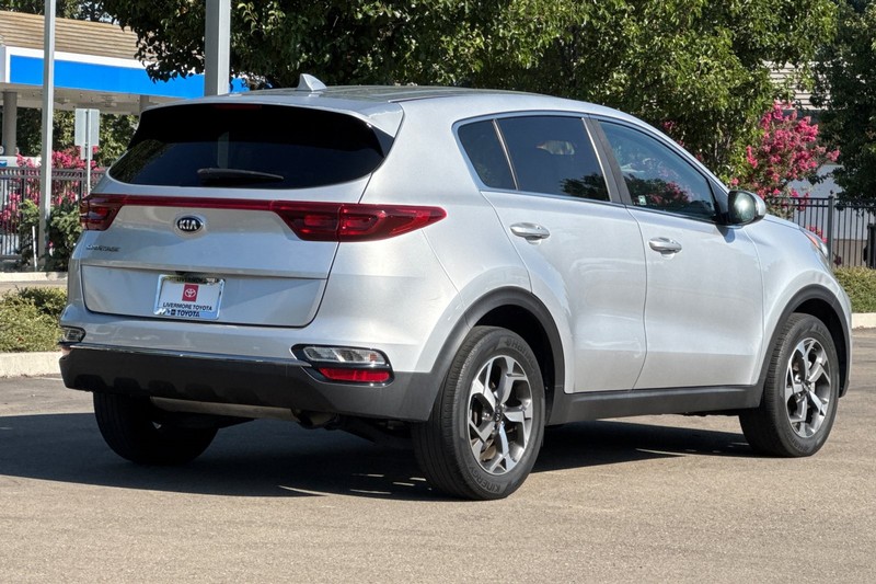 Kia Sportage Vehicle Full-screen Gallery Image 04