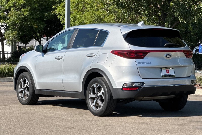 Kia Sportage Vehicle Full-screen Gallery Image 06
