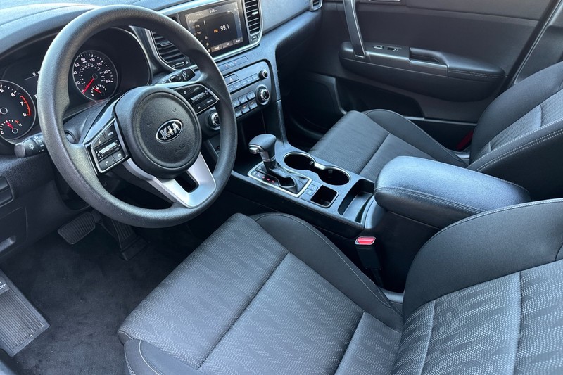 Kia Sportage Vehicle Full-screen Gallery Image 10