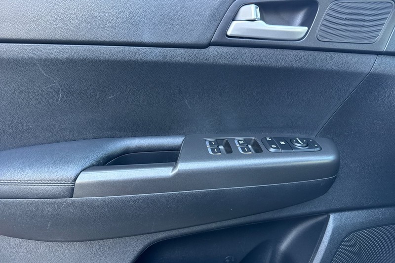 Kia Sportage Vehicle Full-screen Gallery Image 11