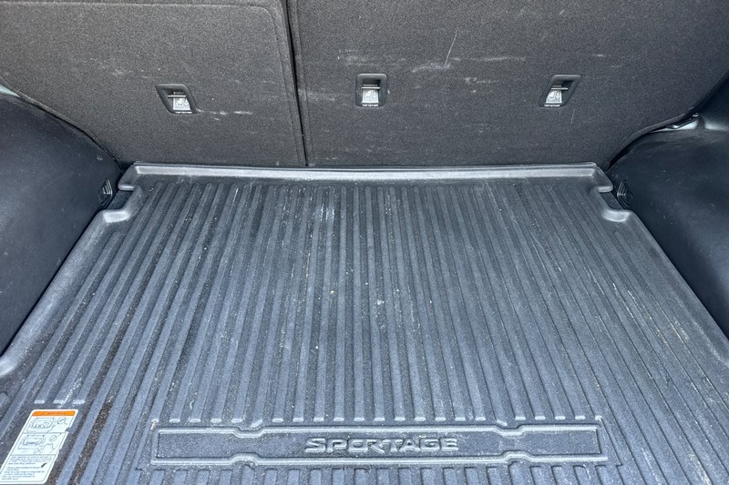 Kia Sportage Vehicle Full-screen Gallery Image 17