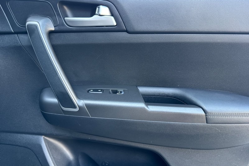 Kia Sportage Vehicle Full-screen Gallery Image 21