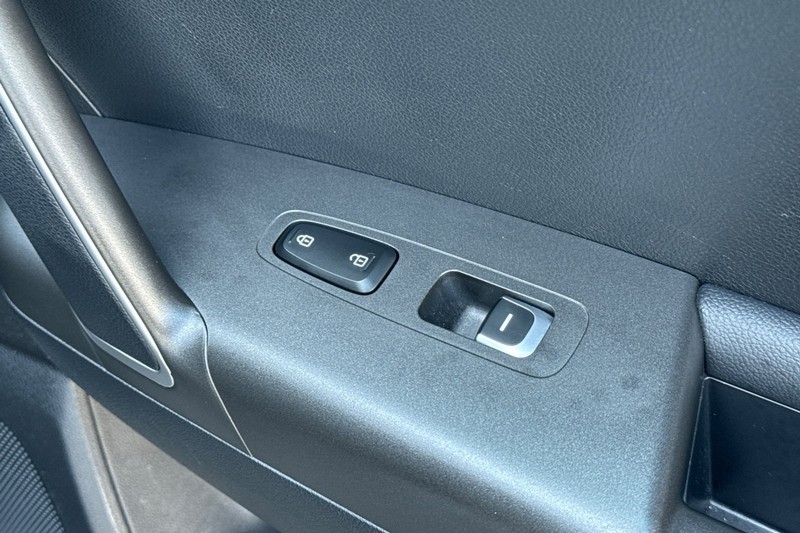 Kia Sportage Vehicle Full-screen Gallery Image 22