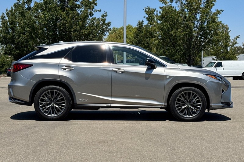 Lexus RX Vehicle Full-screen Gallery Image 03