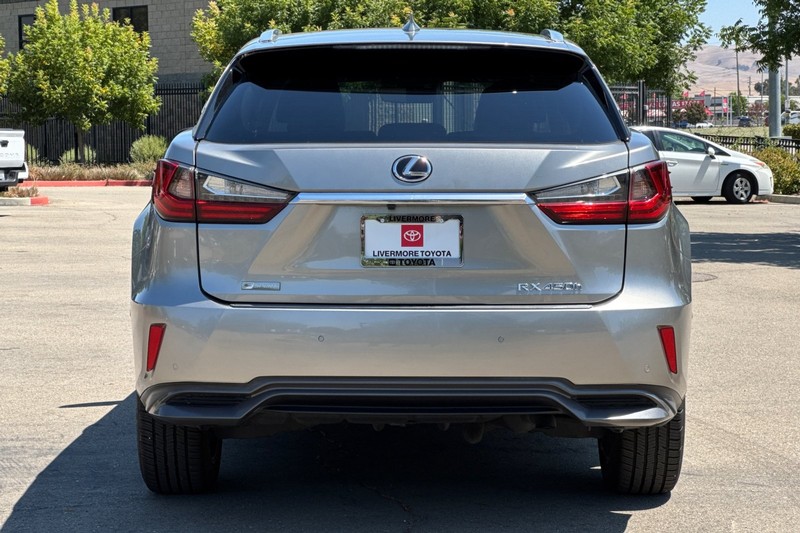 Lexus RX Vehicle Full-screen Gallery Image 05