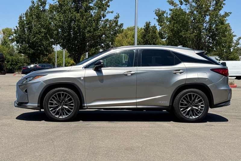 Lexus RX Vehicle Full-screen Gallery Image 07